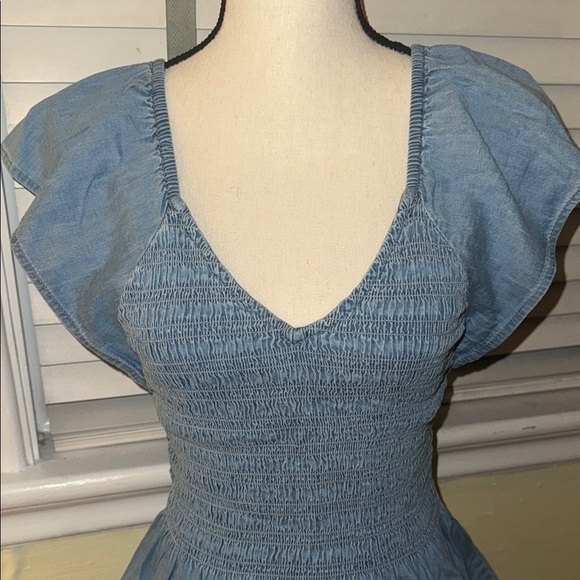 GAP| Ruffle Denim Peplum Top - Picture 8 of 9